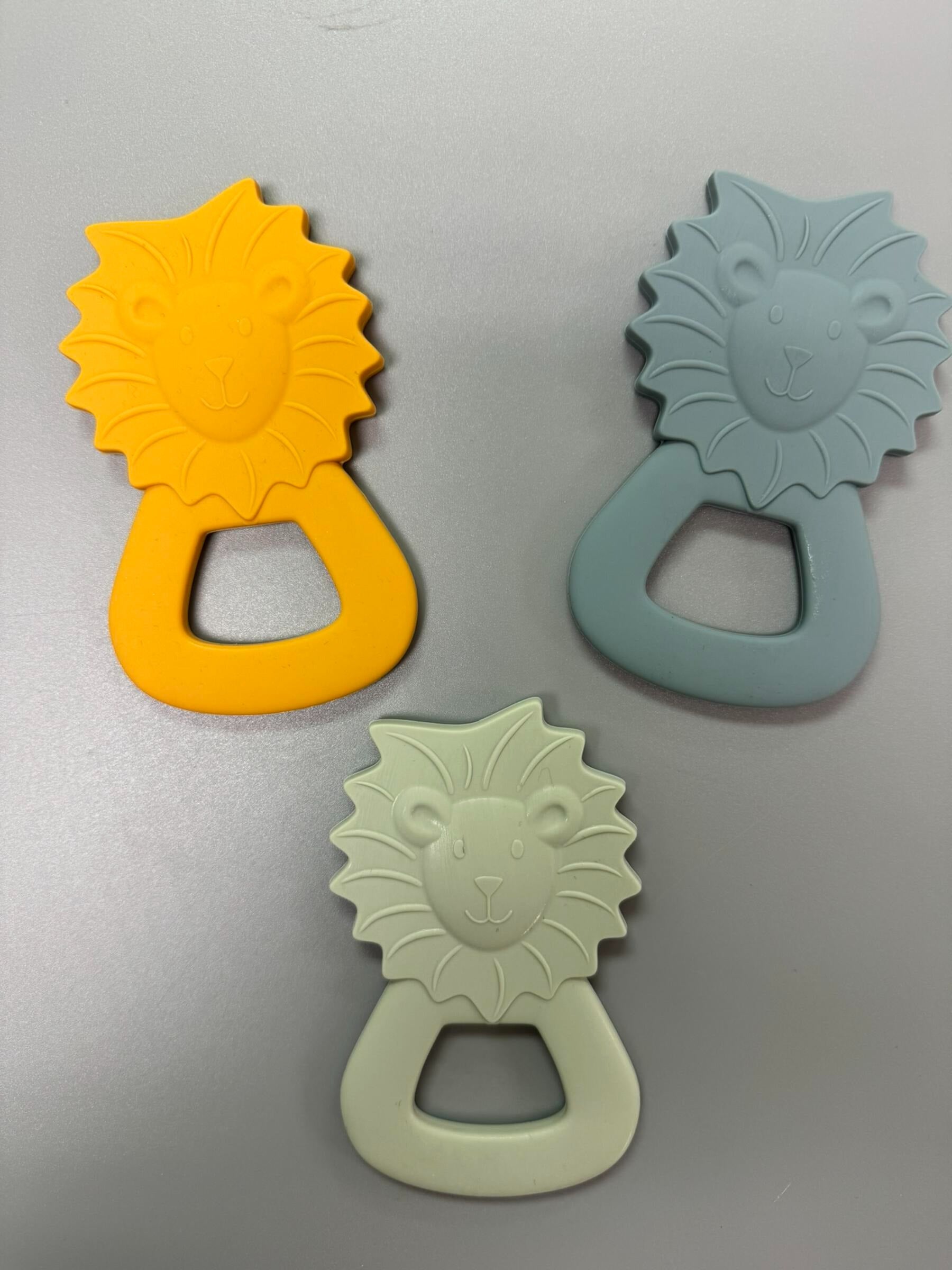 Roarin' Relief Teether in Cloudy Sky three hearts modern